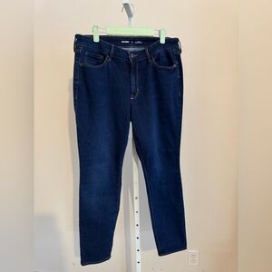 Old Navy Skinny Jeans. Size 12. Dark wash blue. 29 inch inseam